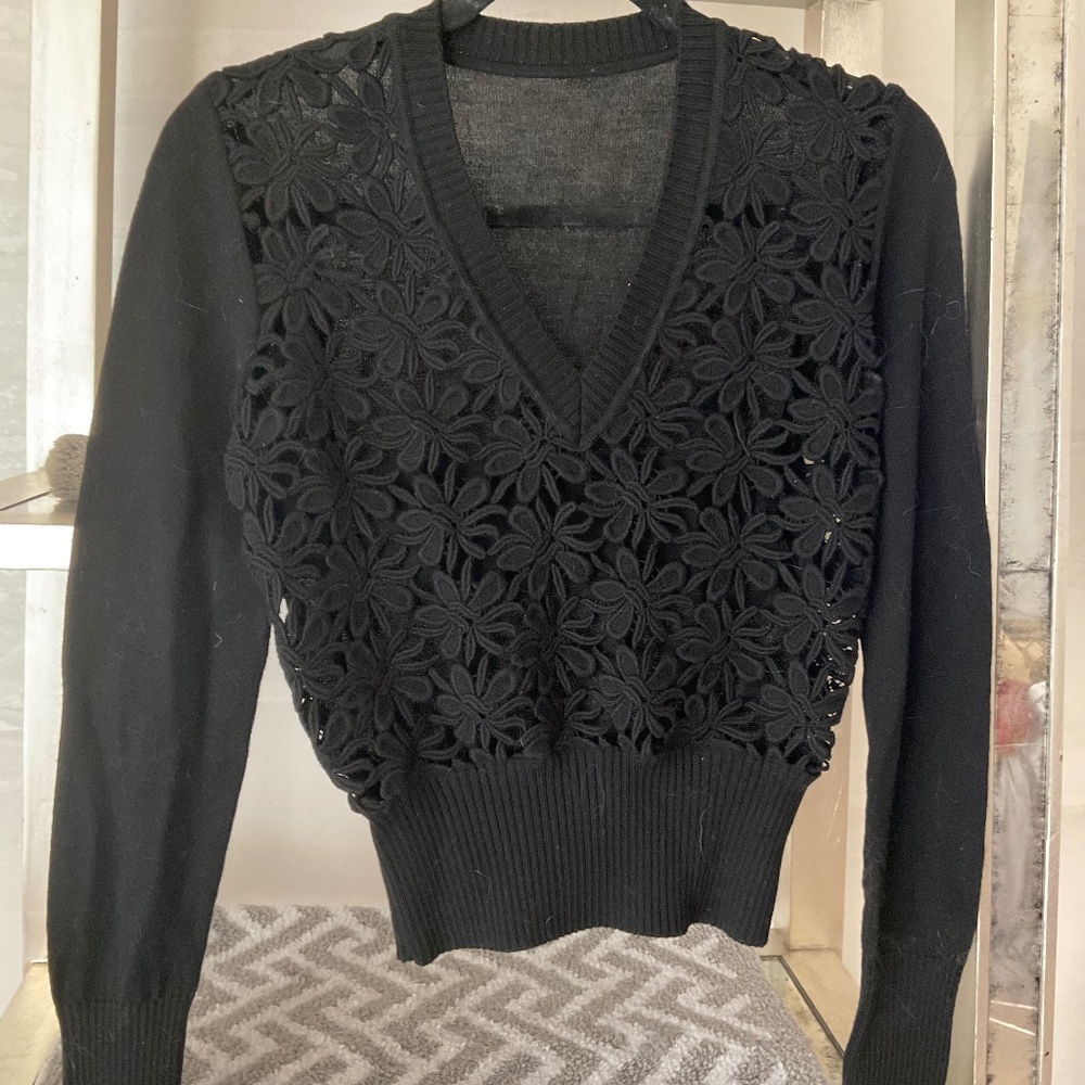 Beautiful Laurel Escada crochet front sweater